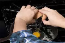 cracking-egg.jpeg