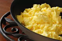 scrambled-eggs-in-pan.jpg